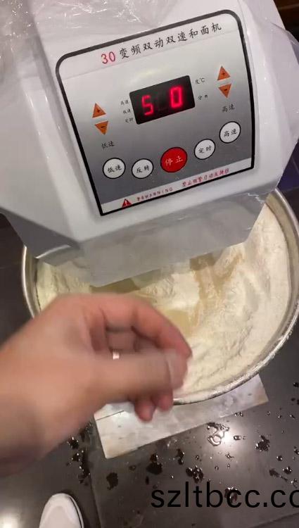 變頻雙動雙速咊(he)麵機